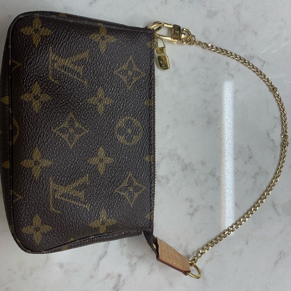 *SOLD* Louis Vuitton Mini Pochette Accessoires - Picture 5 of 10